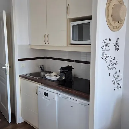 - Vue - Piscine - Parking