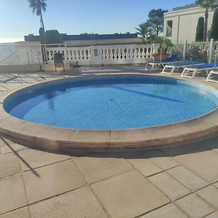 - Vue - Piscine - Parking