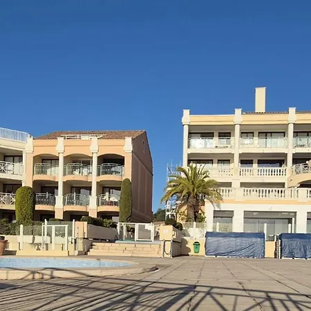 - Vue - Piscine - Parking Cannes