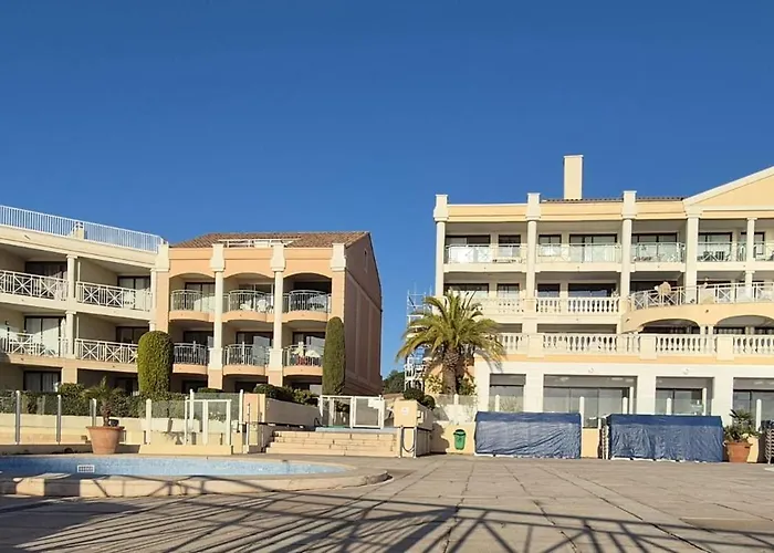 - Vue - Piscine - Parking Cannes