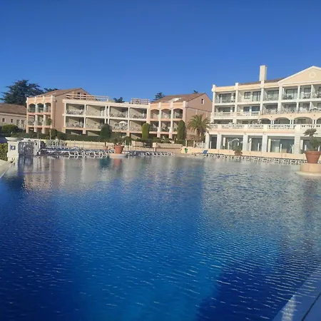 - Vue - Piscine - Parking