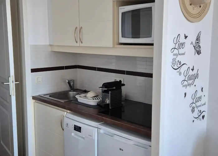 - Vue - Piscine - Parking