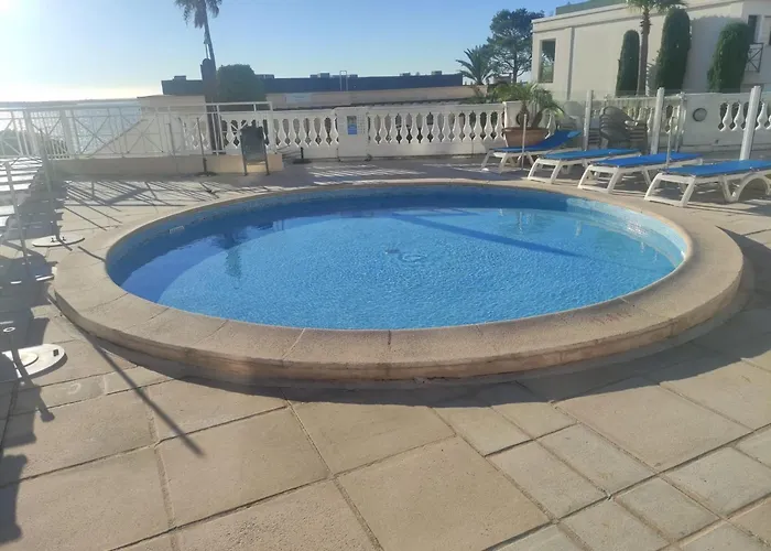 - Vue - Piscine - Parking